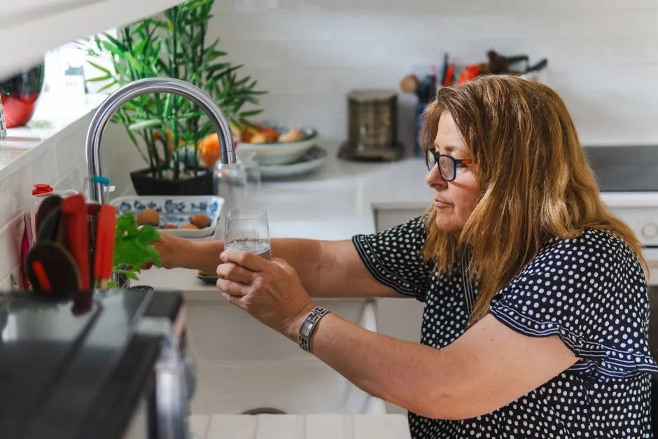 Décrypter cette idée reçue et donner des repères d'hydratation adaptés aux saisons et à l'
